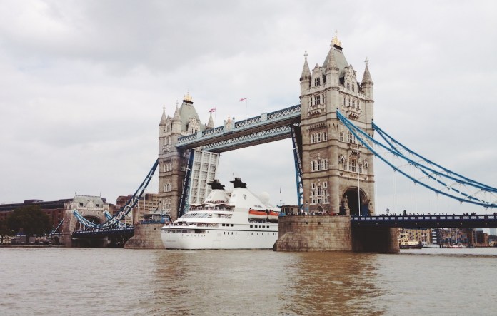 London by Rob Bye, Unsplash